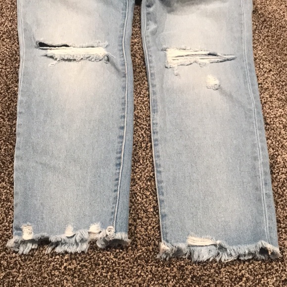 Sneak Peek Boyfriend Jeans Light Wash - Picture 6 of 10
